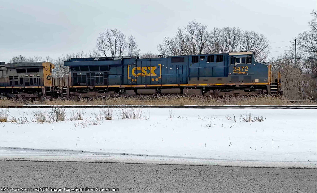 CSX 3472 leads I135.